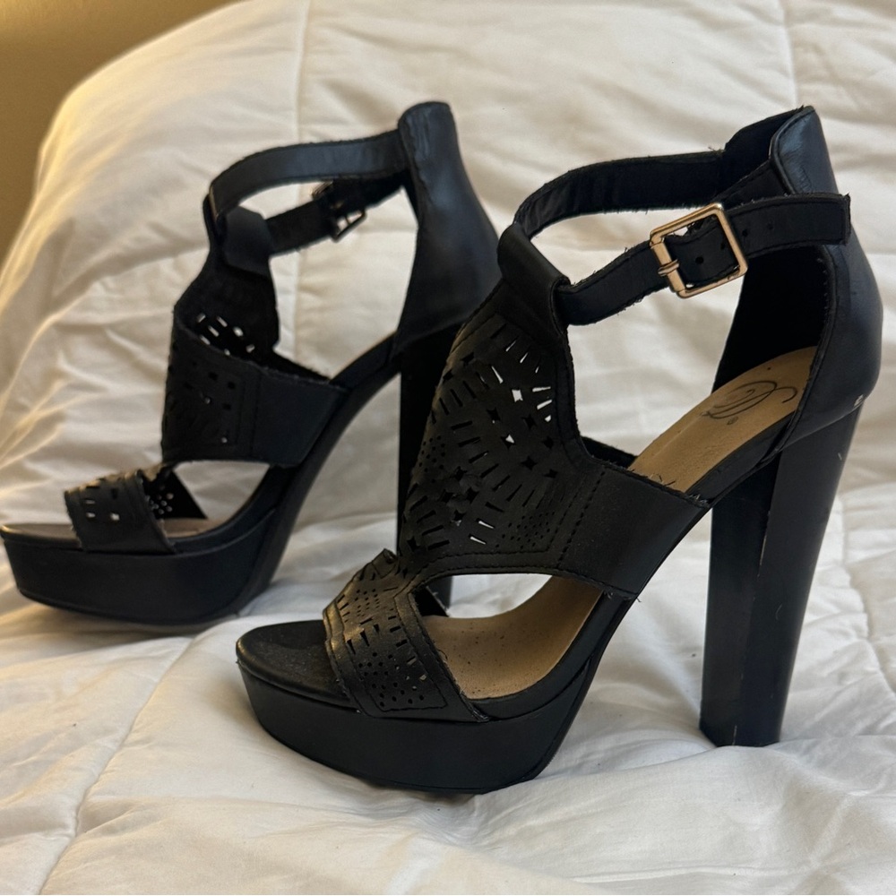 Chic Black Platform Heels